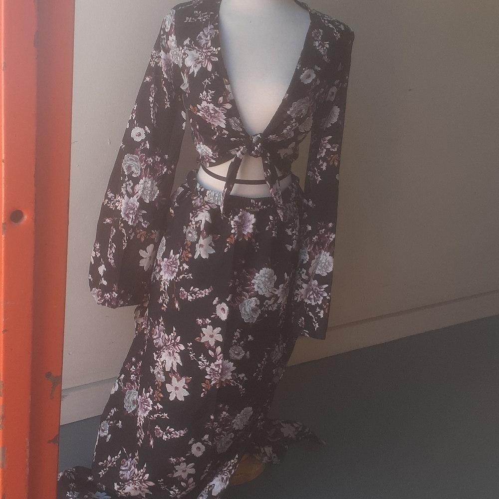 Boohoo Pink Floral Crop Top Plunge V Long skirt 6 - Picture 2 of 6